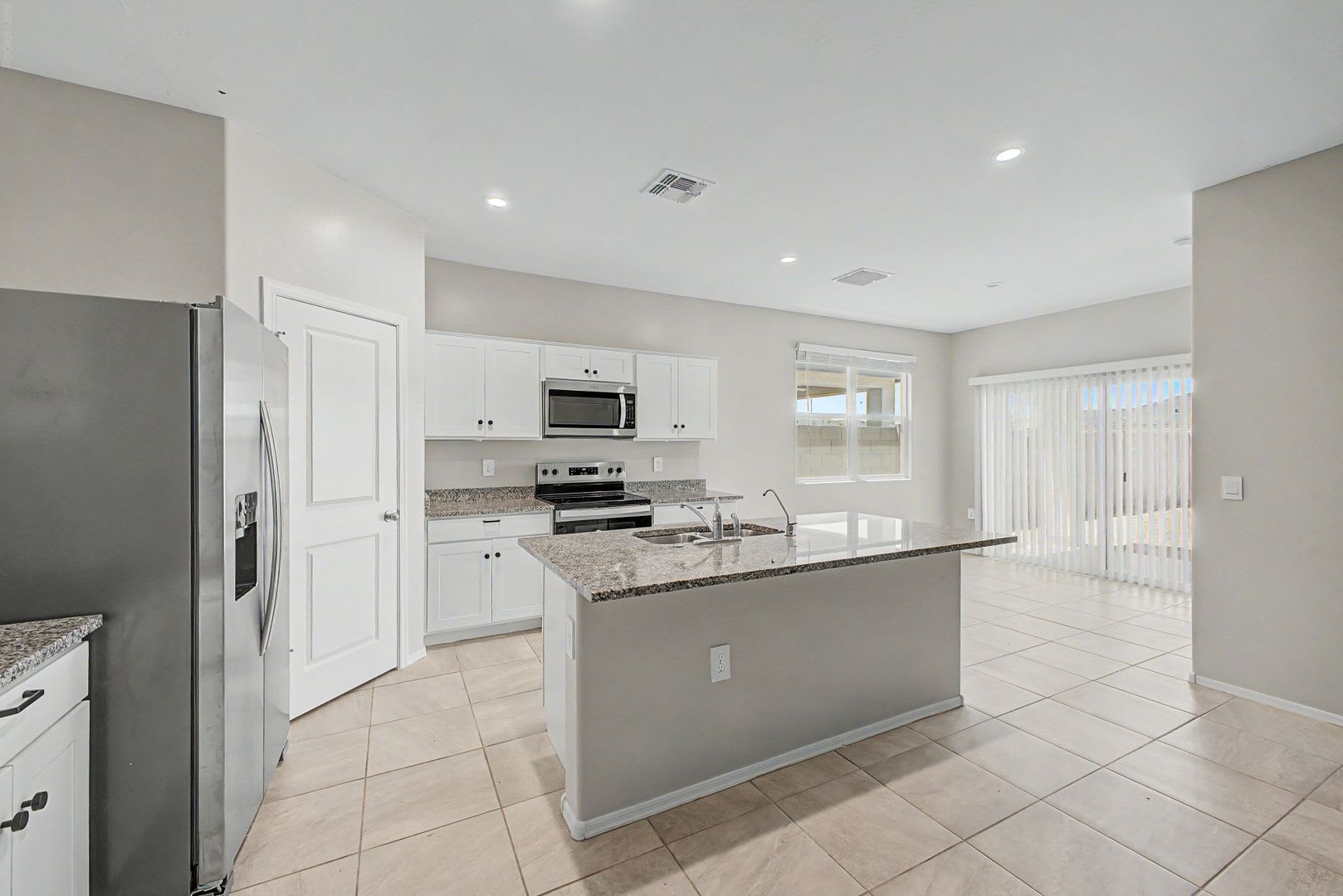 Beautiful 3 bed, 2 bath Casa Grande home – photo 5