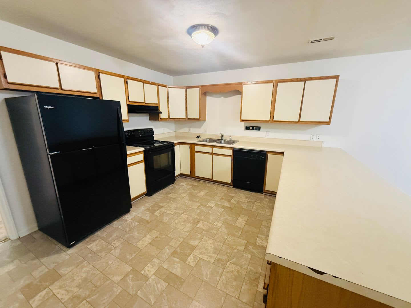 4 Bedroom 2.5 Bath Townhouse – photo 5