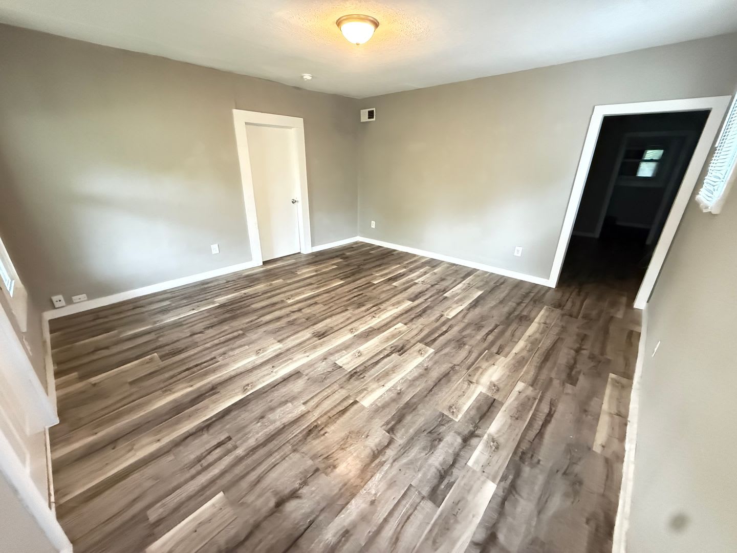 Spacious 4-Bedroom Home Near Springfield's Newest Entertainment & Dining! – photo 5