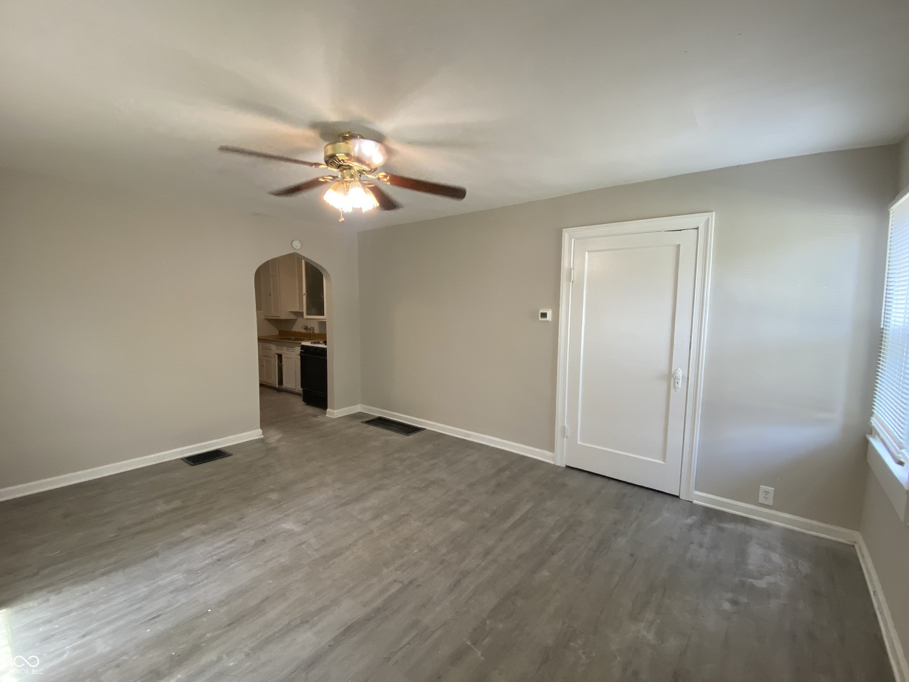 1462 N Gladstone Avenue – photo 4