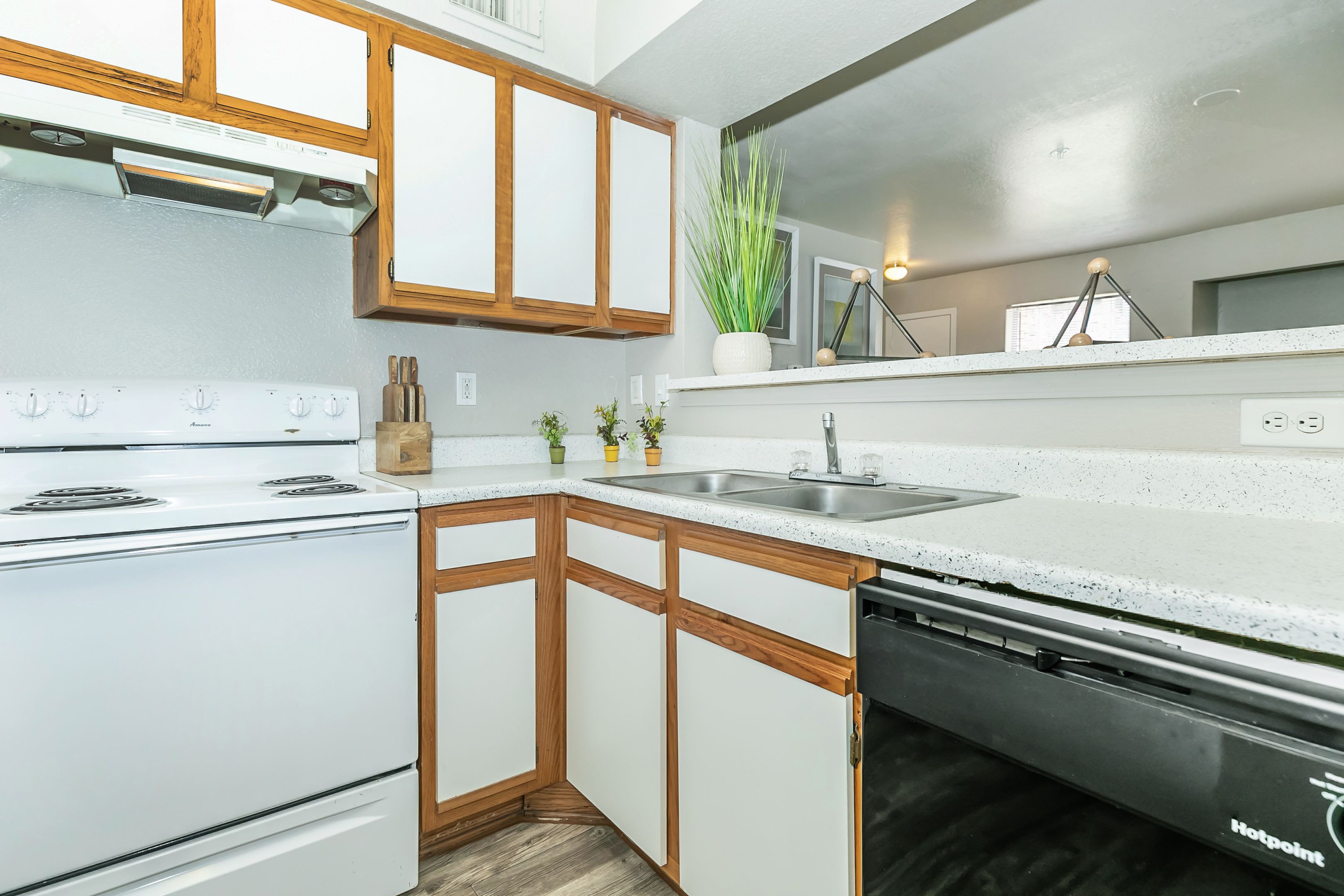 89 East – photo 4