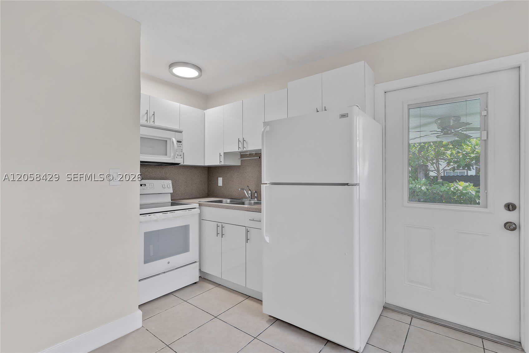 2309 SW 62nd Ave – photo 5
