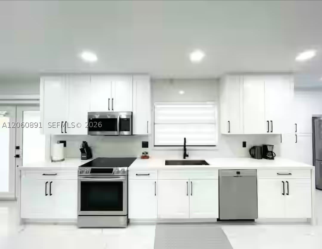 301 SW 136th Ct – photo 3