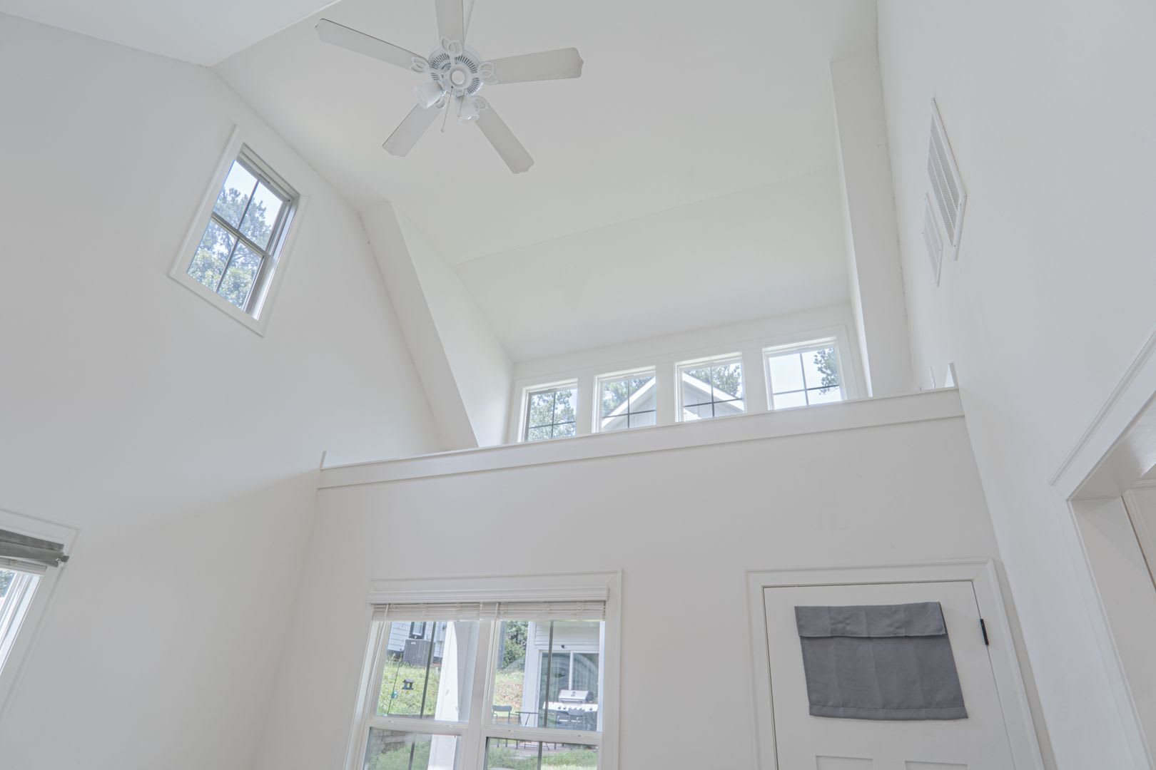 Modern 2‑Bedroom Retreat Near Westside Reservoir Park – photo 2