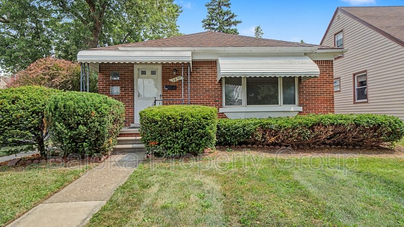 2957 Fort Park Boulevard – photo 2