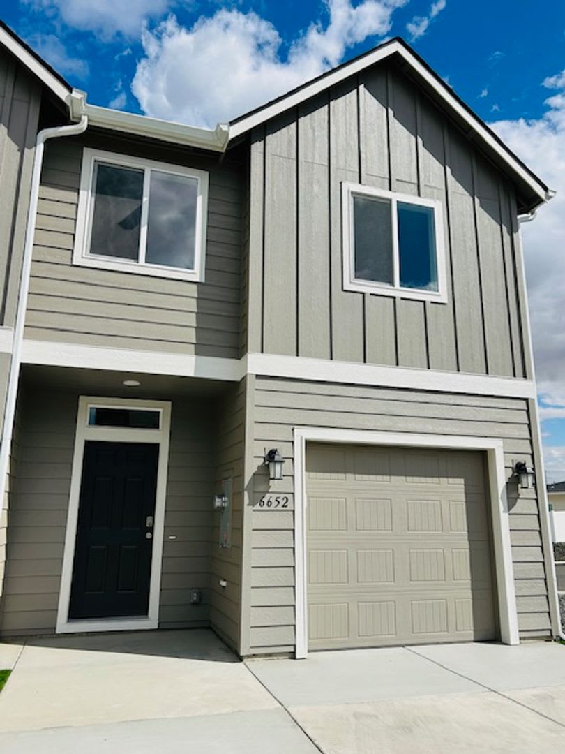 3bd 2.5ba Townhome -Ready for Move-In – photo 1