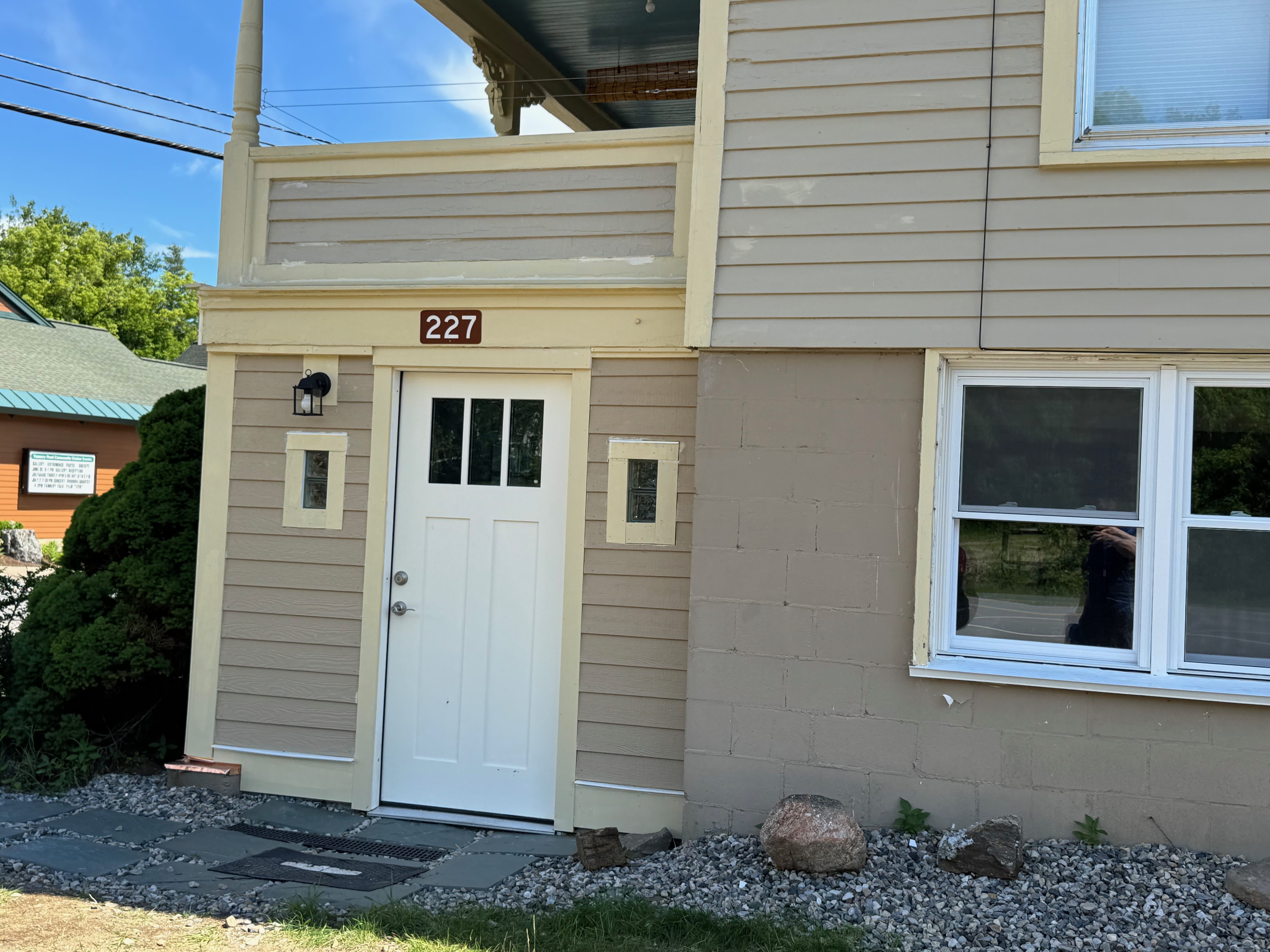 227 Main St – photo 3