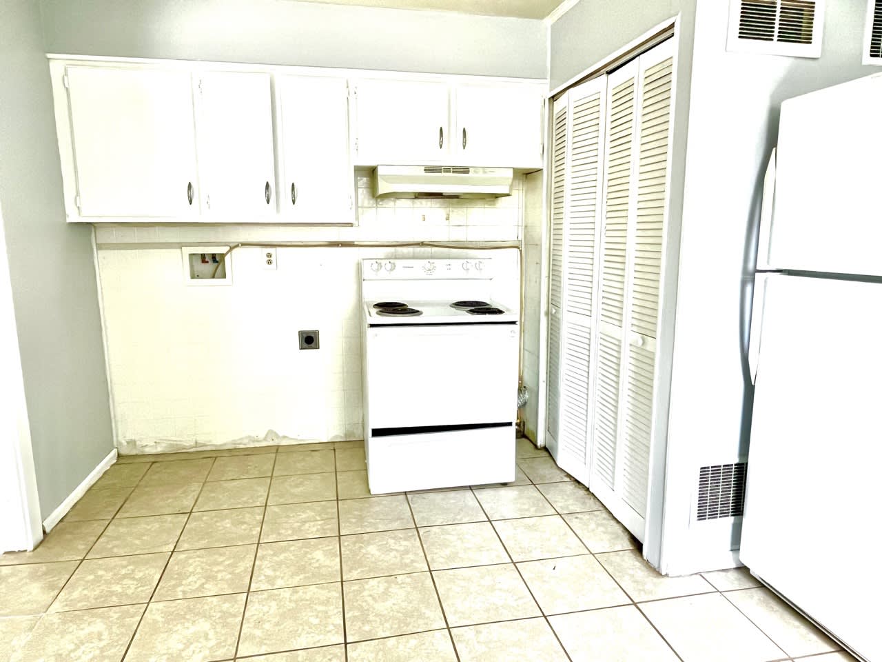 2123 Covert Avenue – photo 5