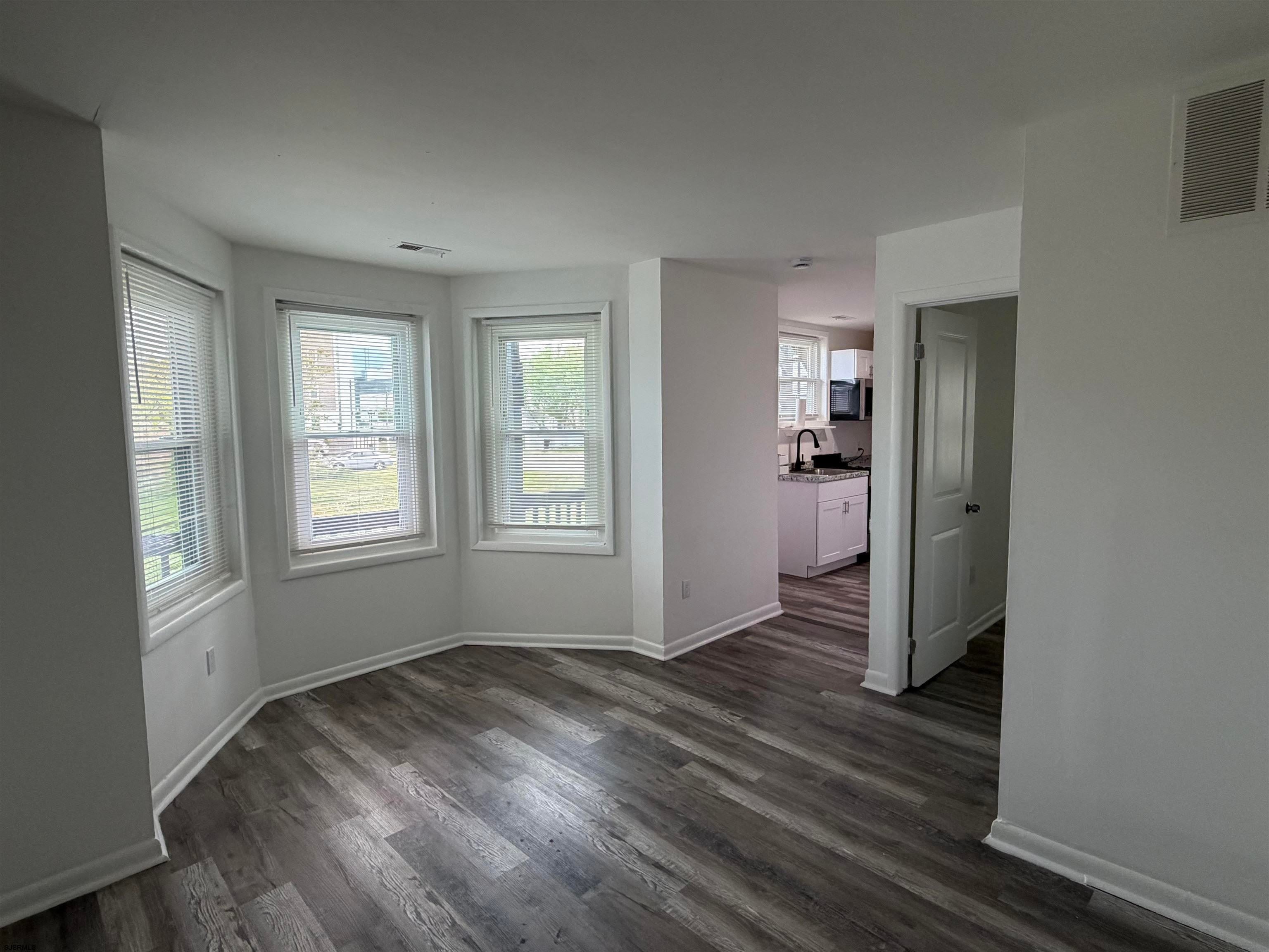 24 N Vermont Ave – photo 5