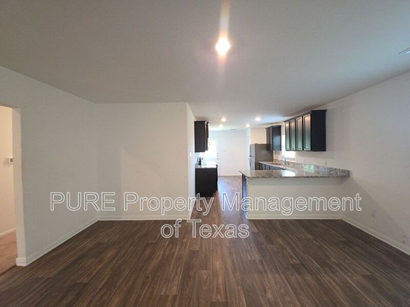 317 Riverdale Dr – photo 3