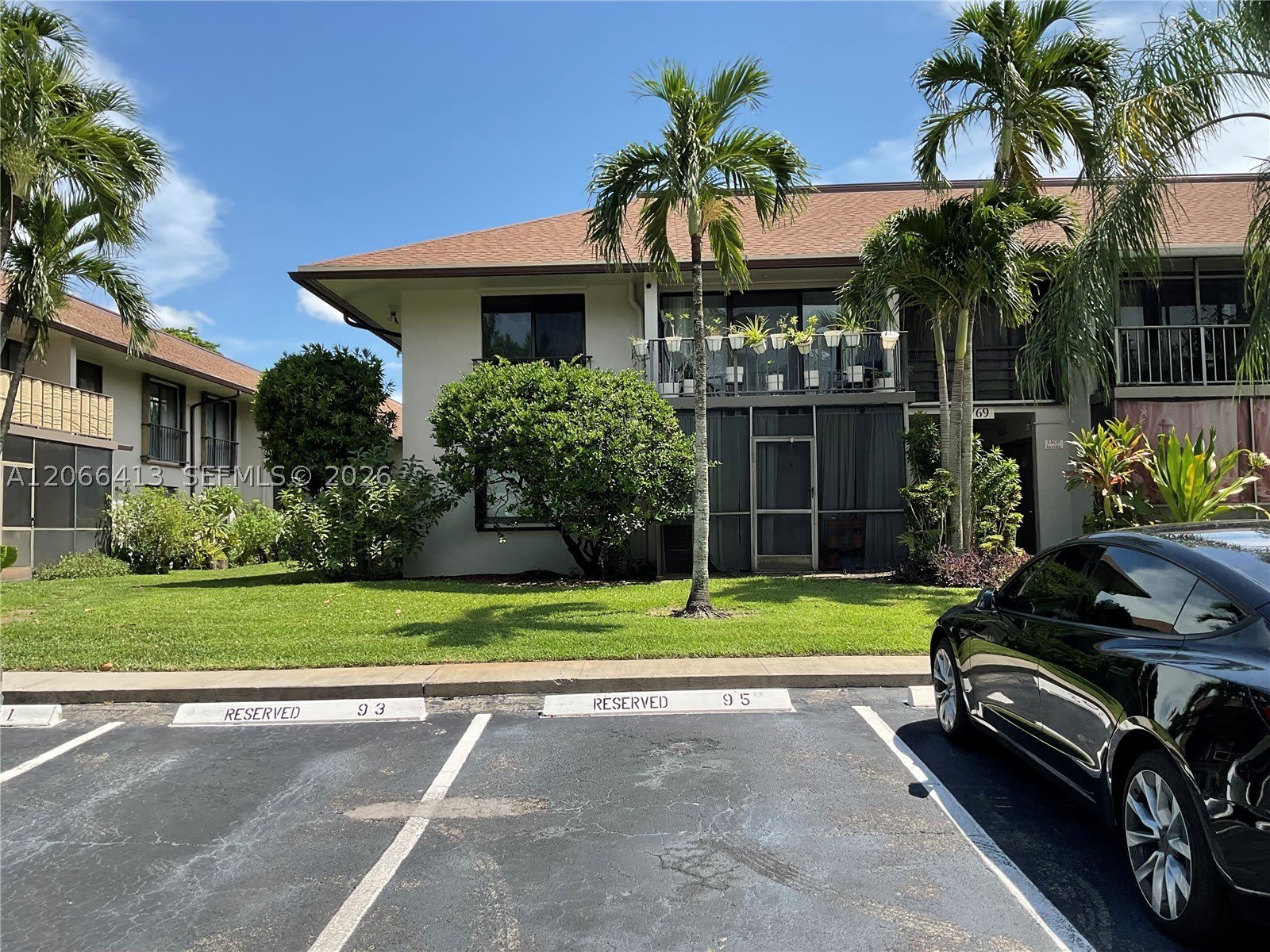 5769 Washington St – photo 1