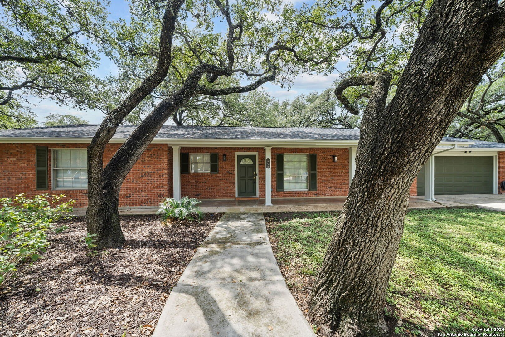 202 DONELLA DR – photo 2