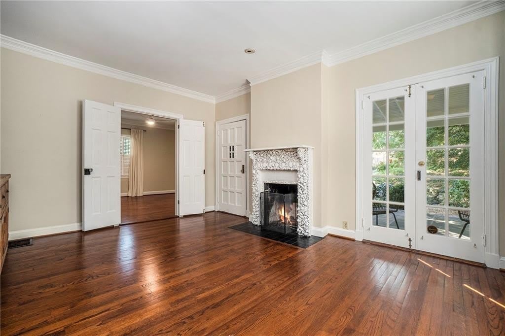 2378 Glenwood Drive NE – photo 3