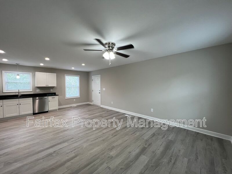 2311 Owen St – photo 3