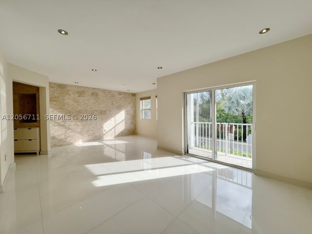 8800 NW 97th Ave – photo 2