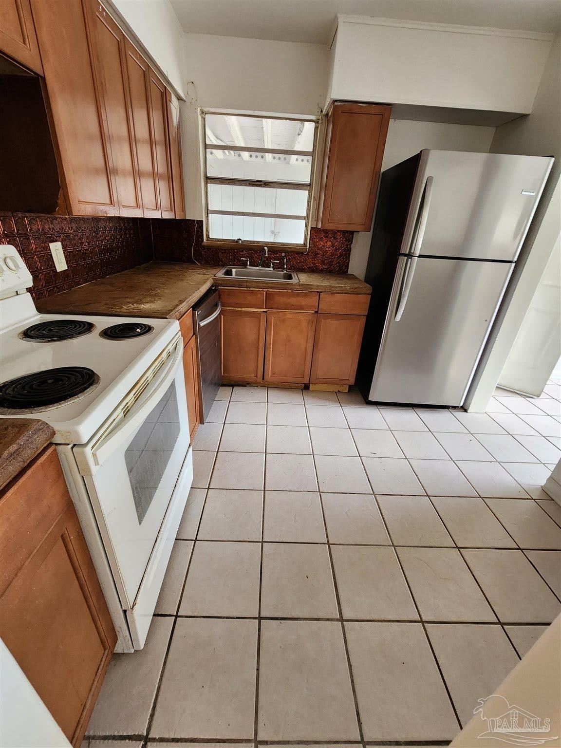 605 Edison Dr – photo 4