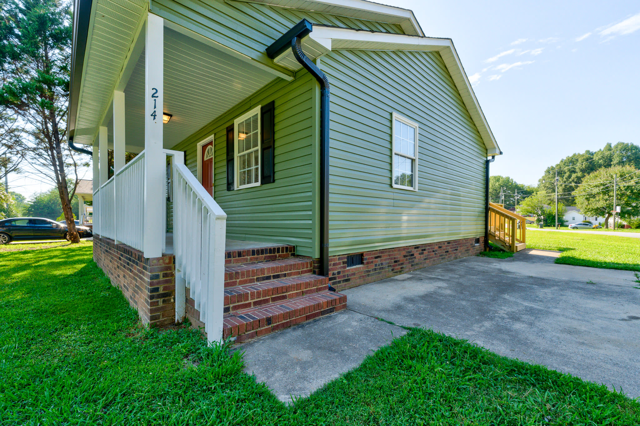214 Putnam St – photo 3