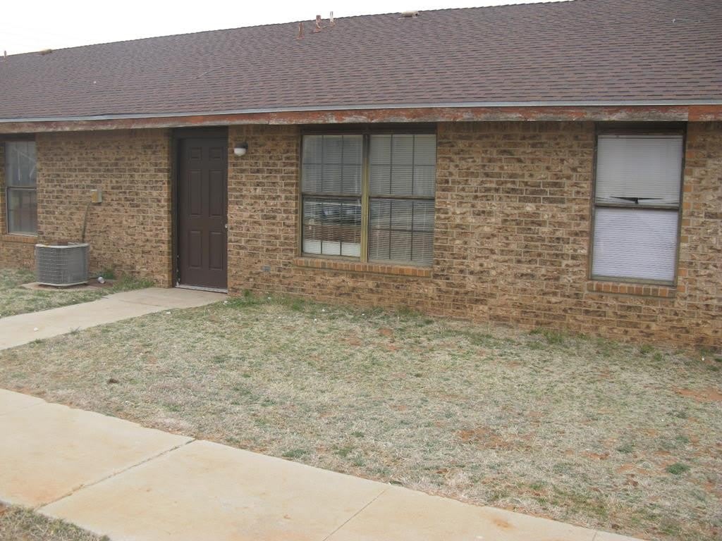 1009 NE 7th St – photo 1