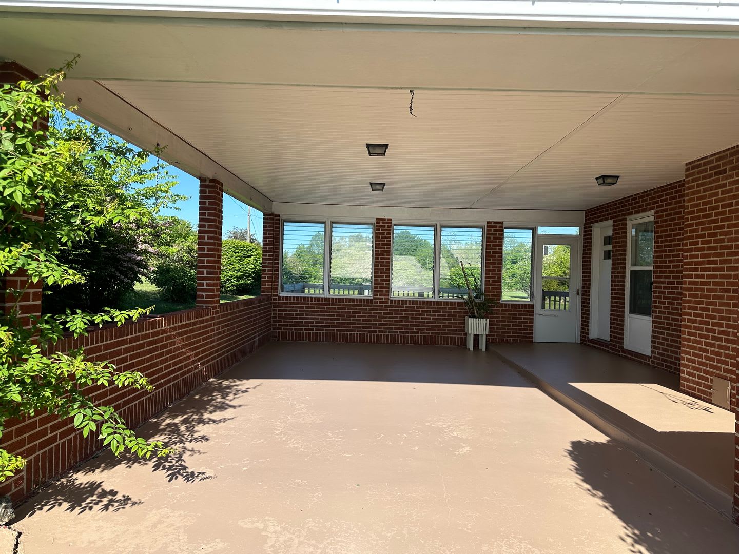 Ranch House with Finished Basement – photo 4