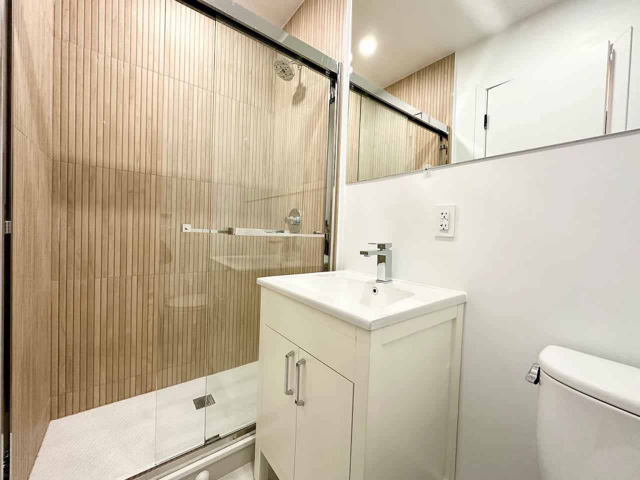 1667 Putnam Ave Apt 12D – photo 2