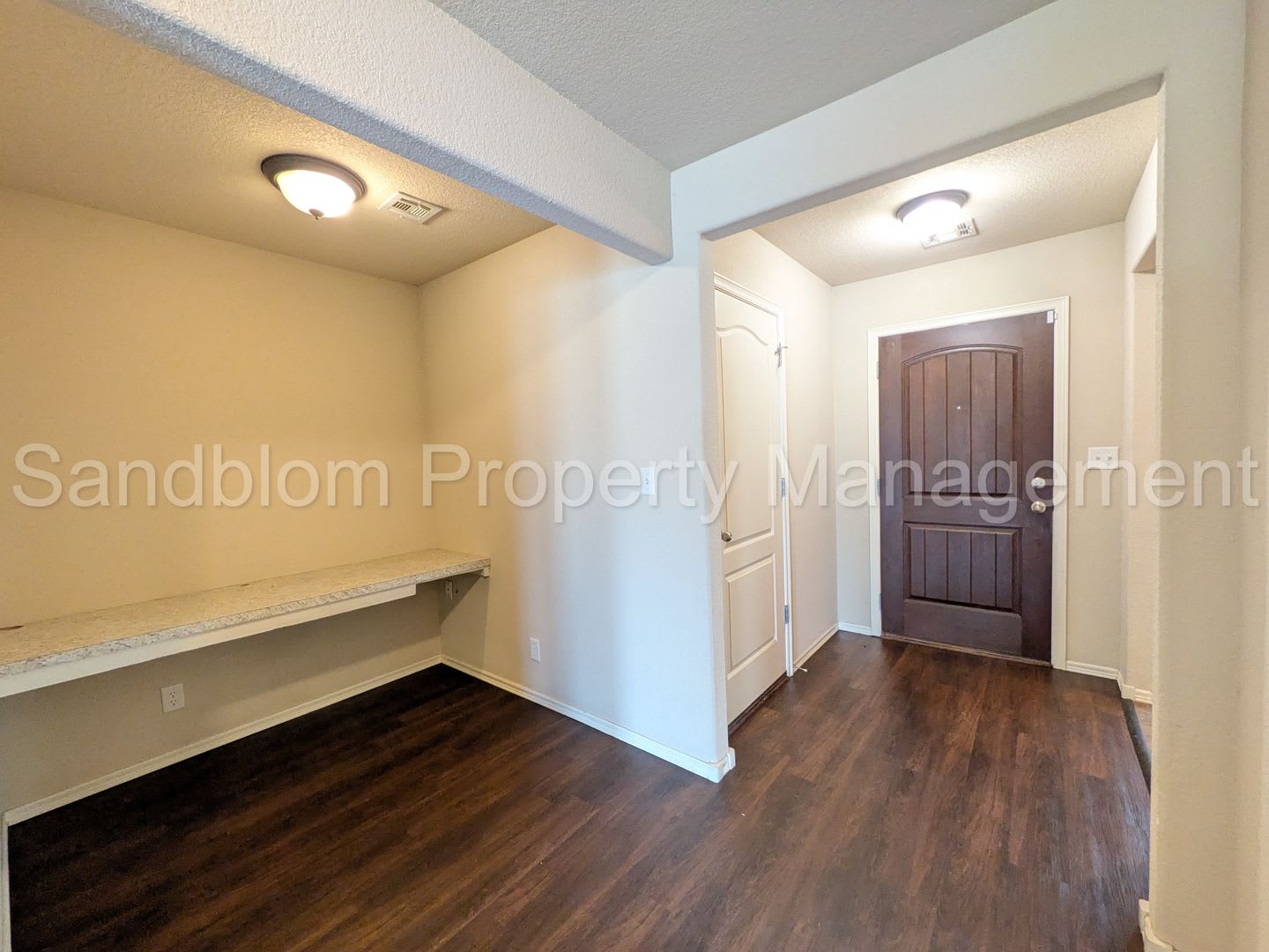 For Lease – photo 2
