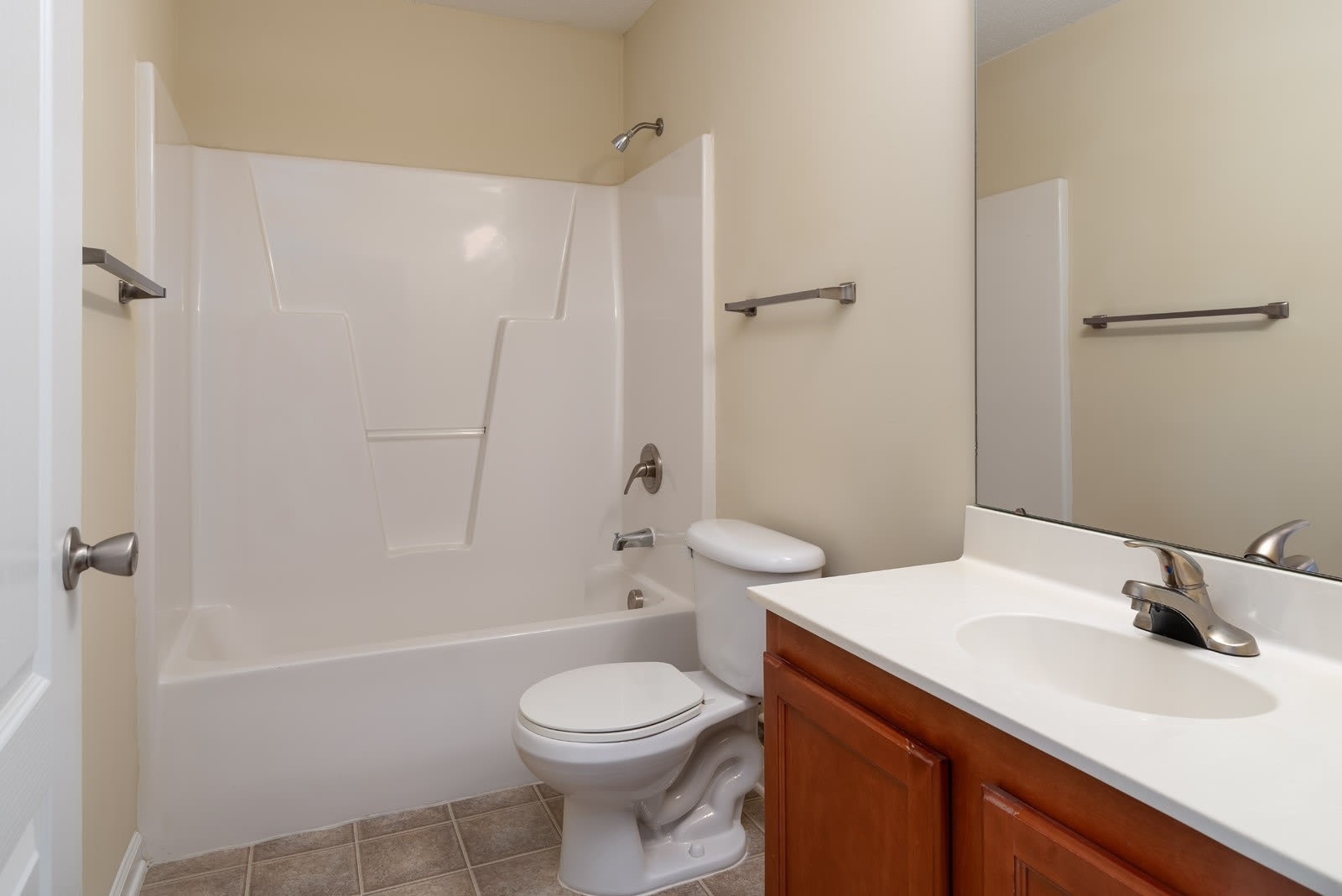 Largest 3 Bedroom 2 Bath Available 1 599 Mo 0 Deposit – photo 5