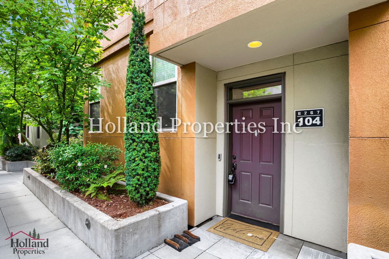 Charming 2BR Hillsboro Home with Fireplace, Pool & Private Patio – photo 3