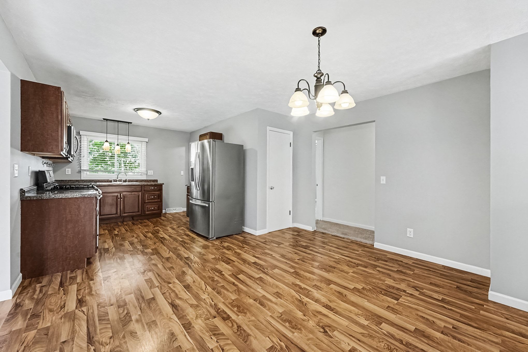 1413 Benjamin Ave NE – photo 5
