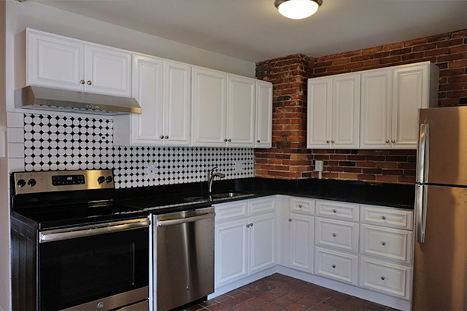 4 Bed 2 Bath In Somerville 9/1/26 – photo 3
