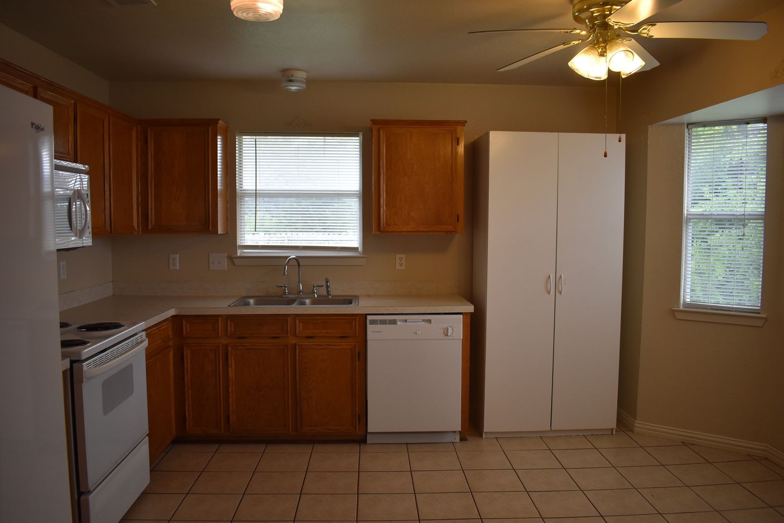 GET AWAY FROM IT ALL!!! BEAUTIFUL COUNTRY SETTING 3 Br 2 Bath close to Stillhouse Lake – photo 5