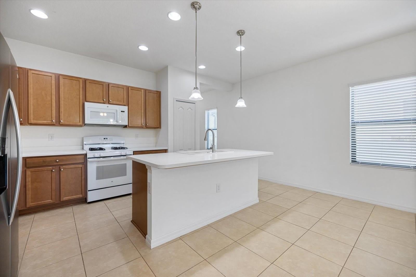229 LIVORNO Way – photo 5