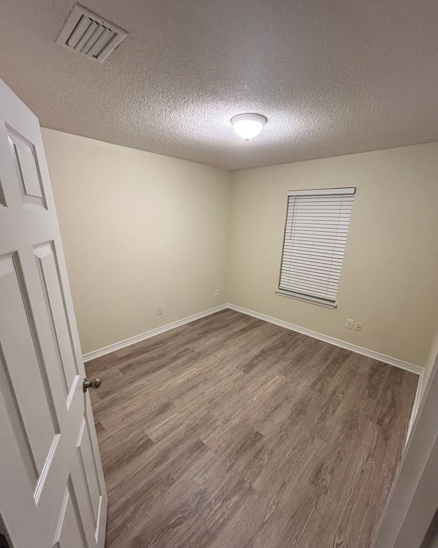 ****AVAILABLE NOW**** – photo 5