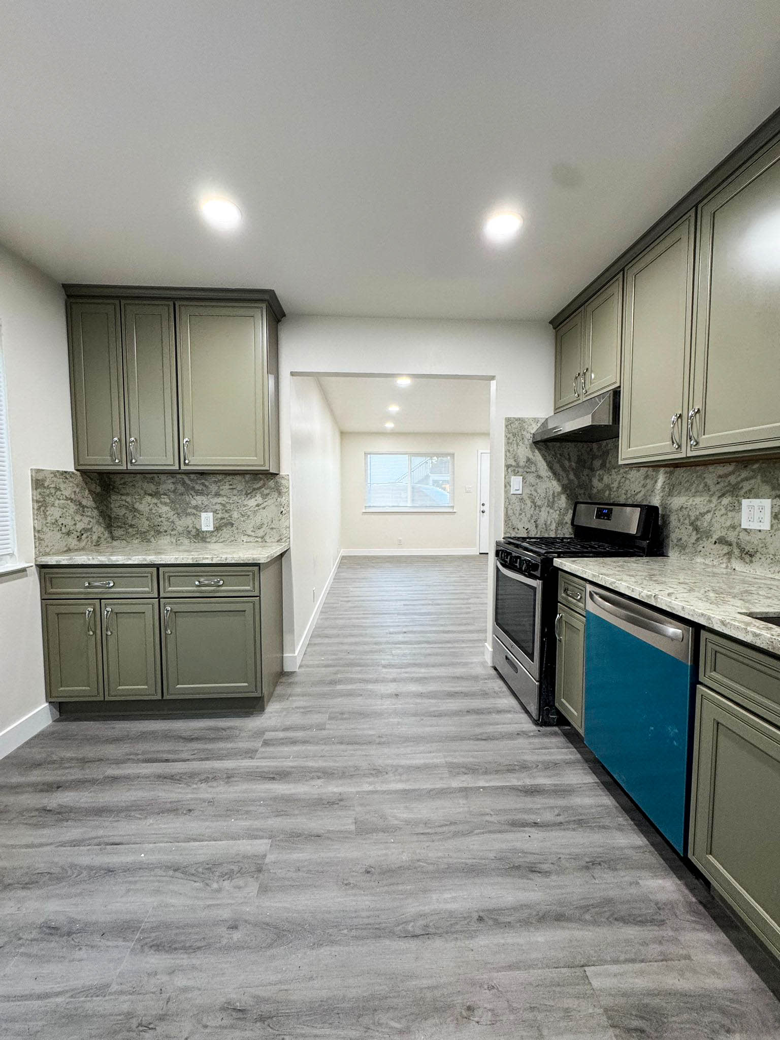 333 Dumont Ave – photo 4