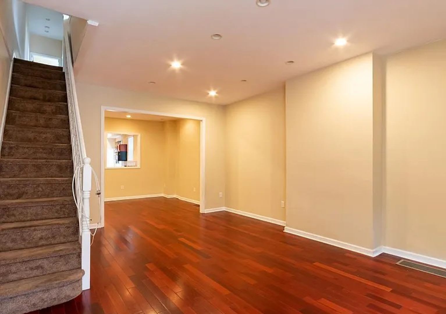 Charming 3-Bed/1.5-Bath Townhome in Point Breeze! Available Early October! – photo 4
