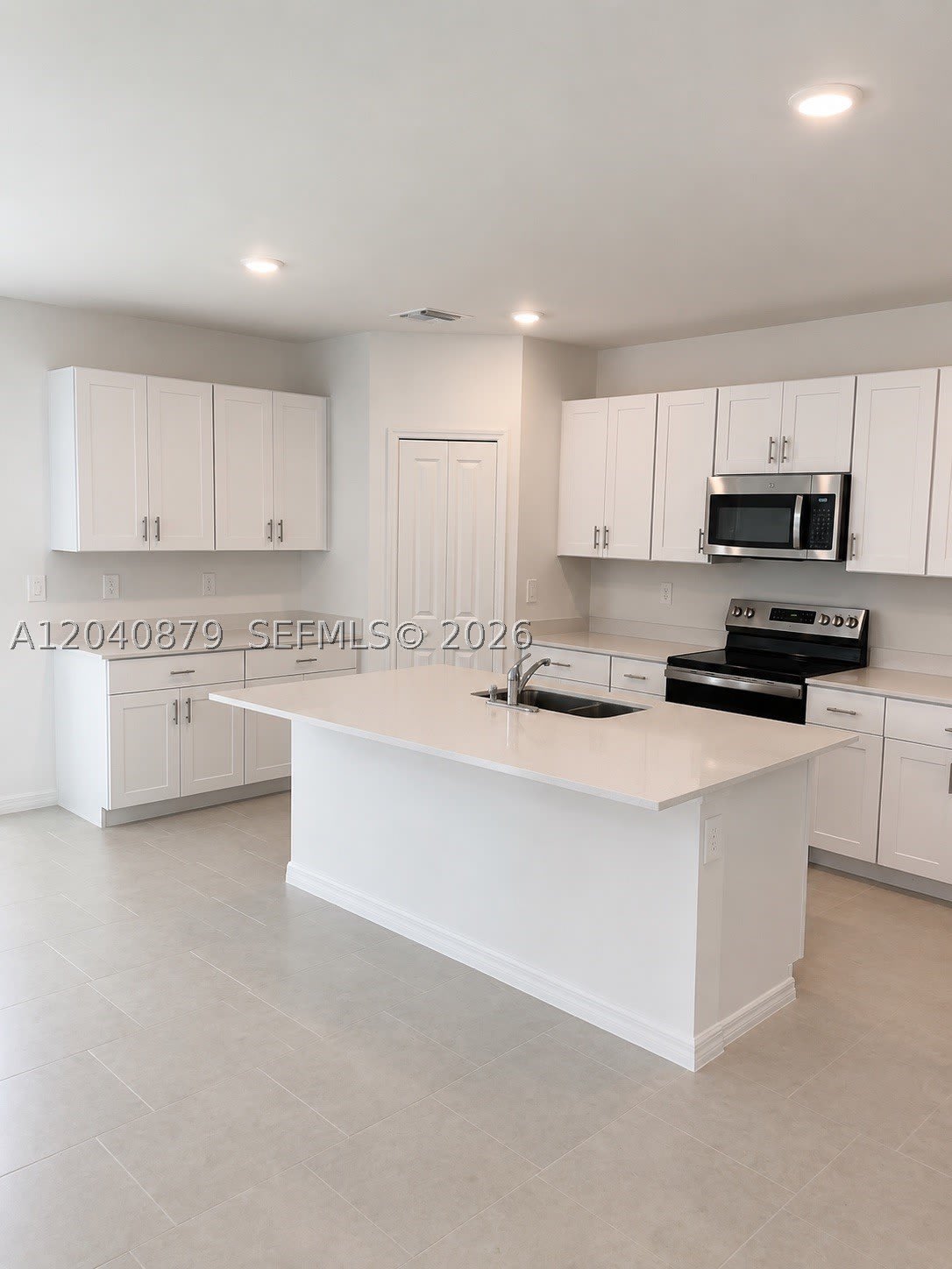 19619 Fairhill Ct – photo 4