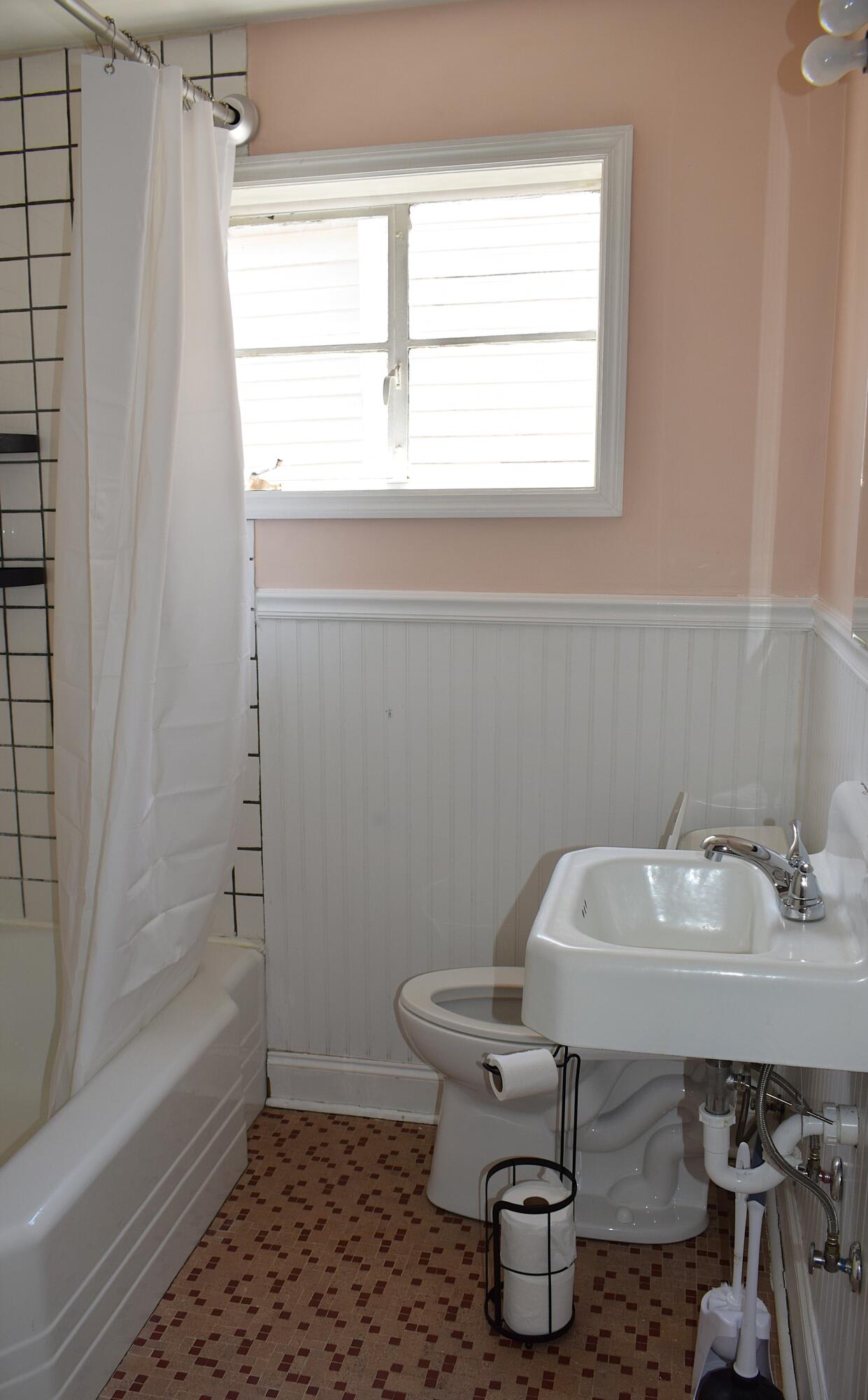 1208 Hickman Road – photo 4