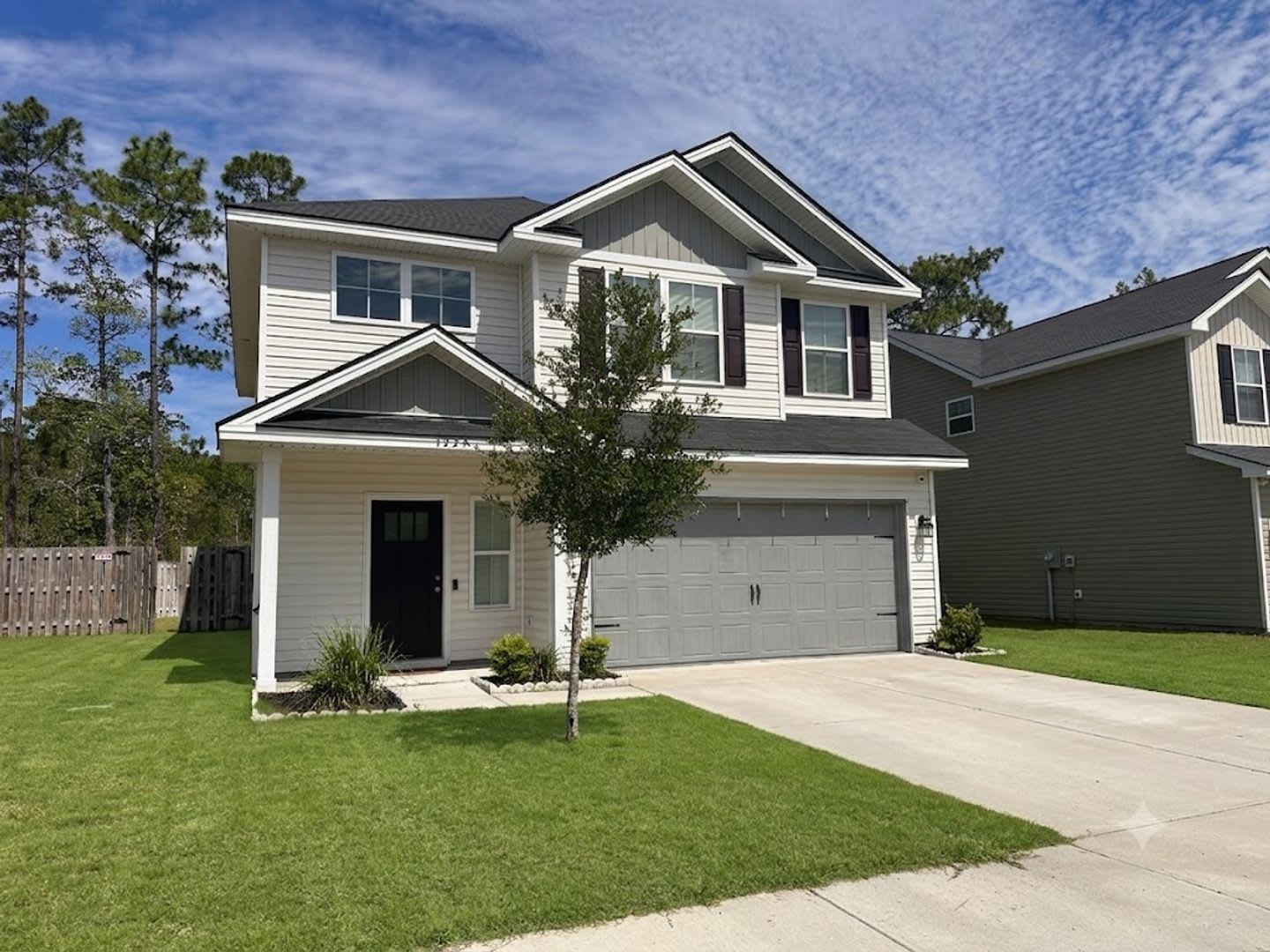 RATE DROP ALERT (was $2150/month) and SUMMER MOVE-IN SPECIAL: $500 OFF 1ST MONTH'S RENT!** – photo 2