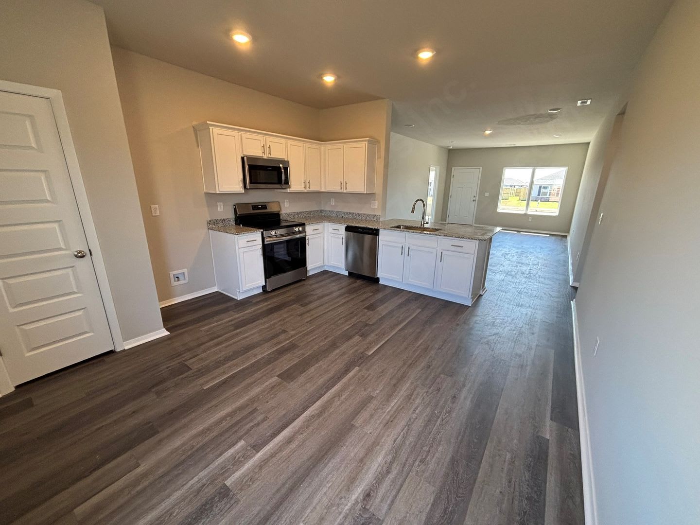 Spacious Stylish Home In The Desirable Walnut Hill Community – photo 5
