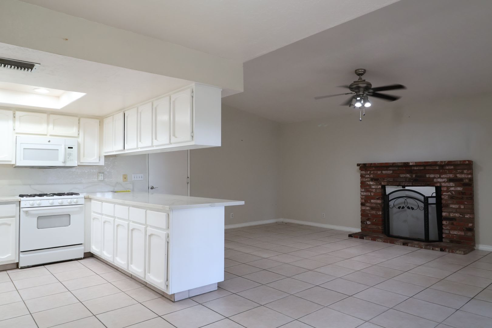 528 S Sorrel St – photo 3