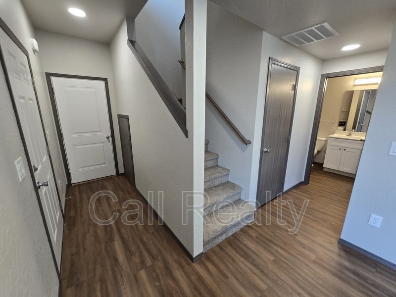 308 S Clinton Ln – photo 2