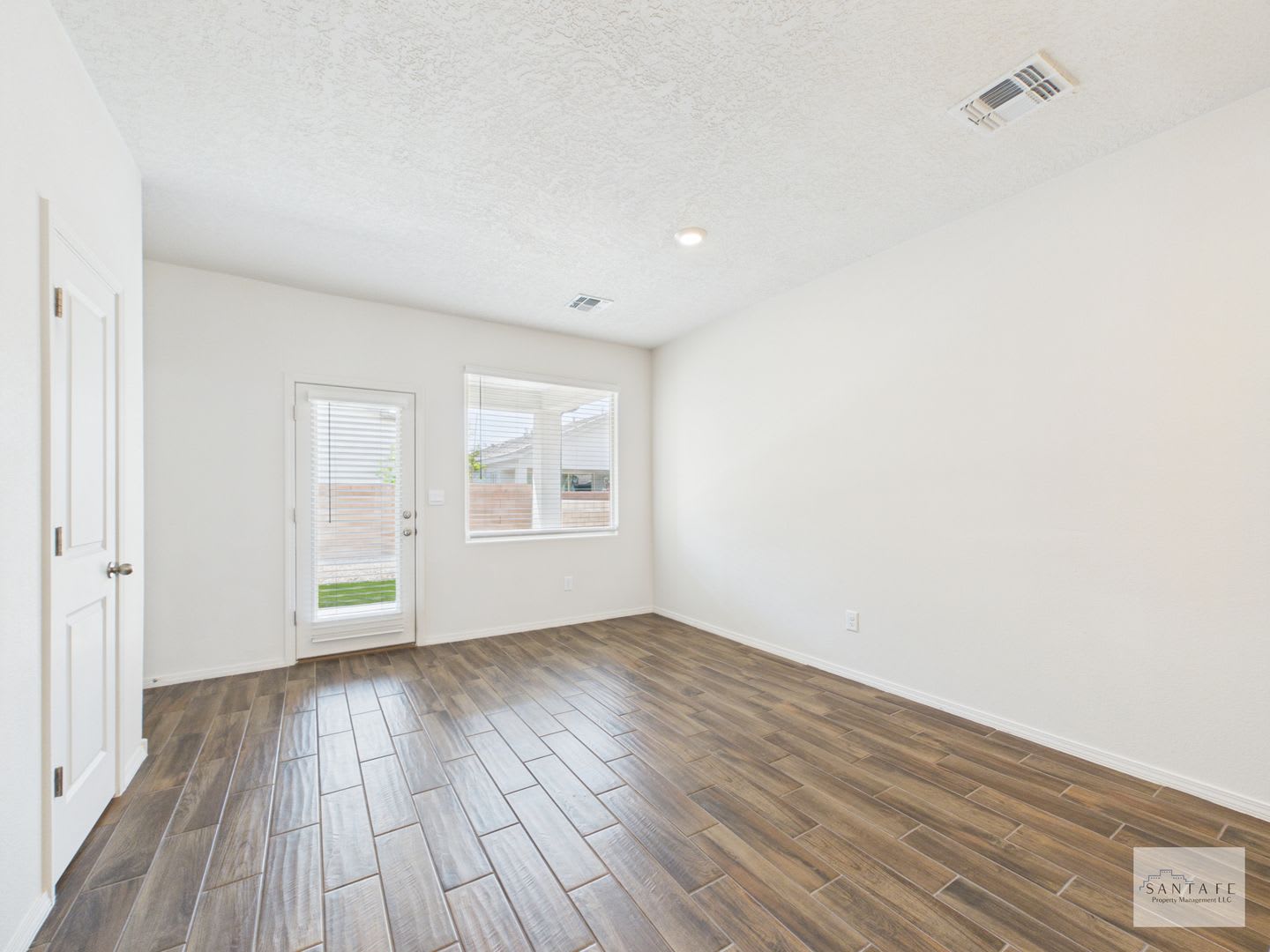 Newer DR Horton Single Family Home Available Now – photo 5