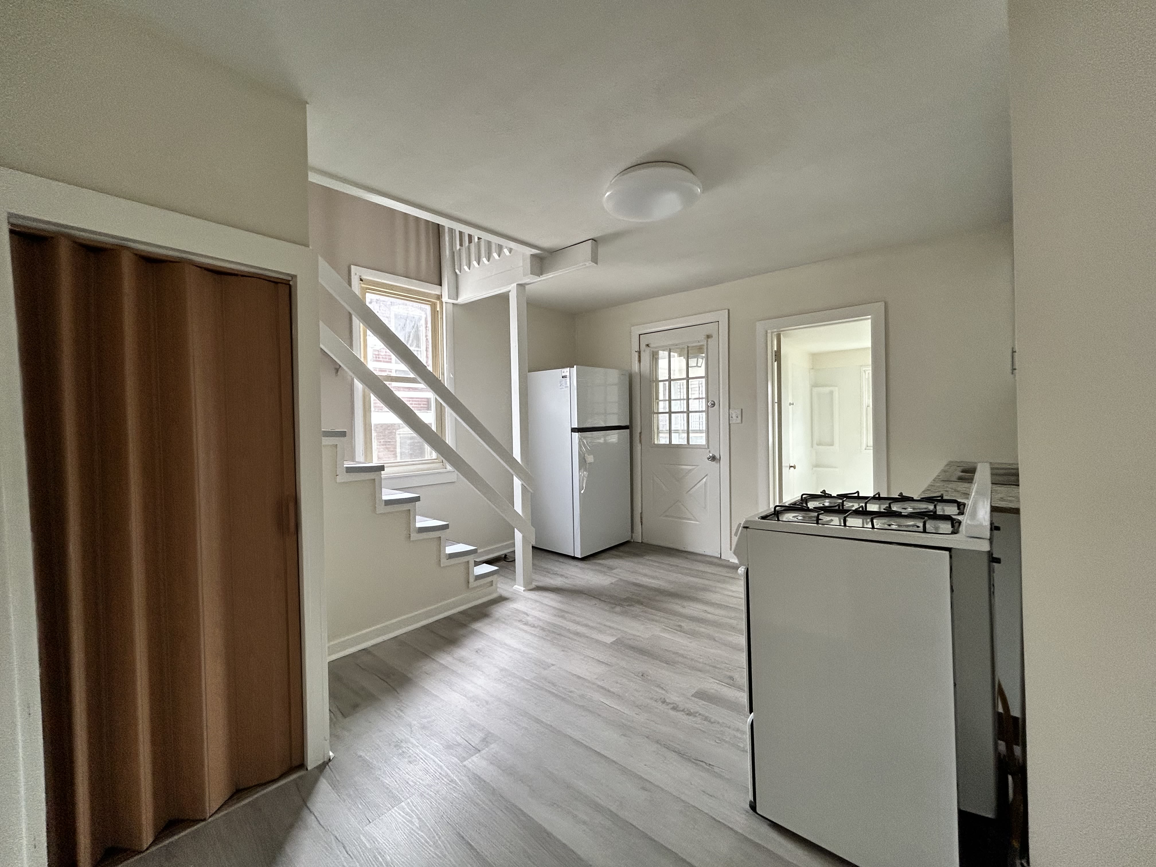 133 Springdale St – photo 3