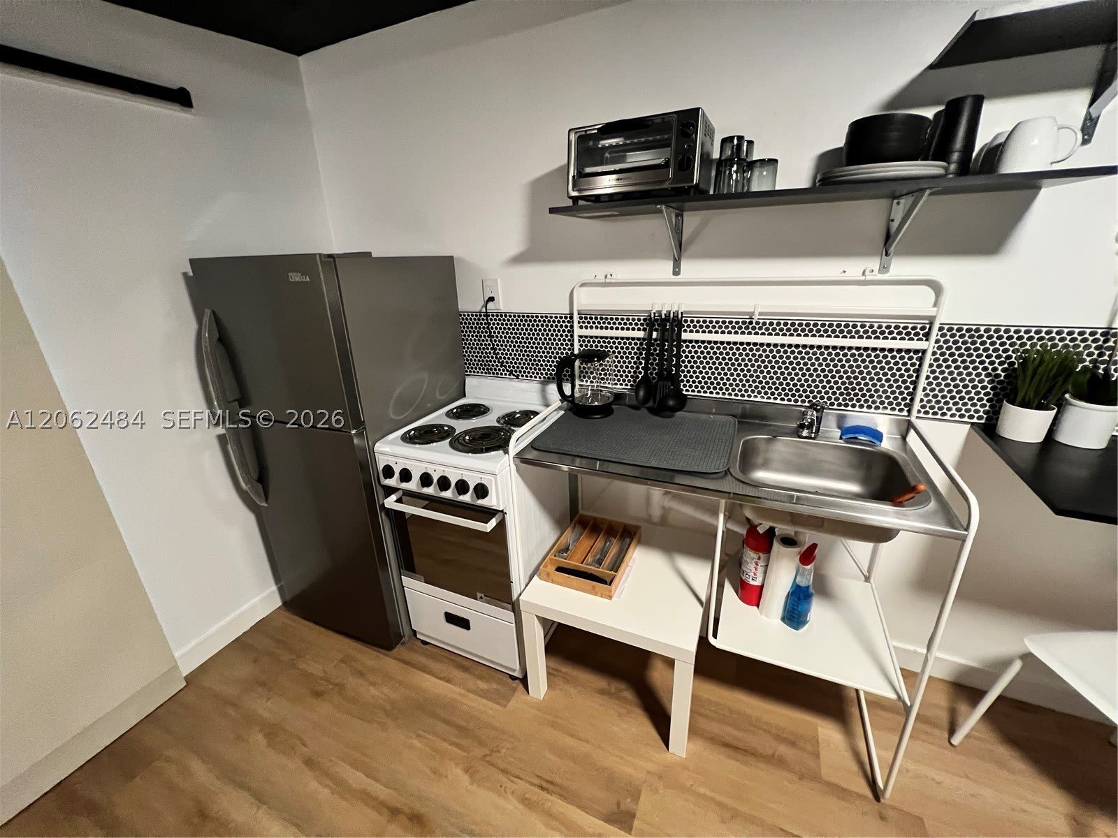 1337 NE 3rd Ave – photo 2