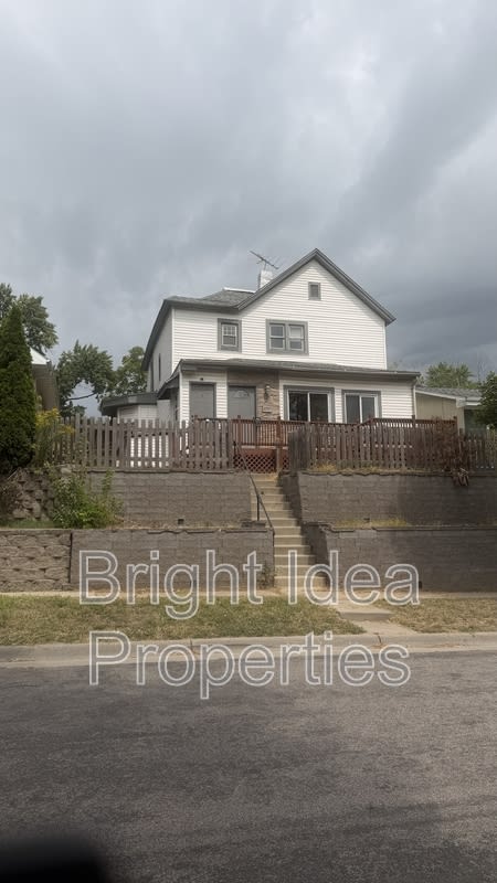 1097 Suburban Avenue – photo 1