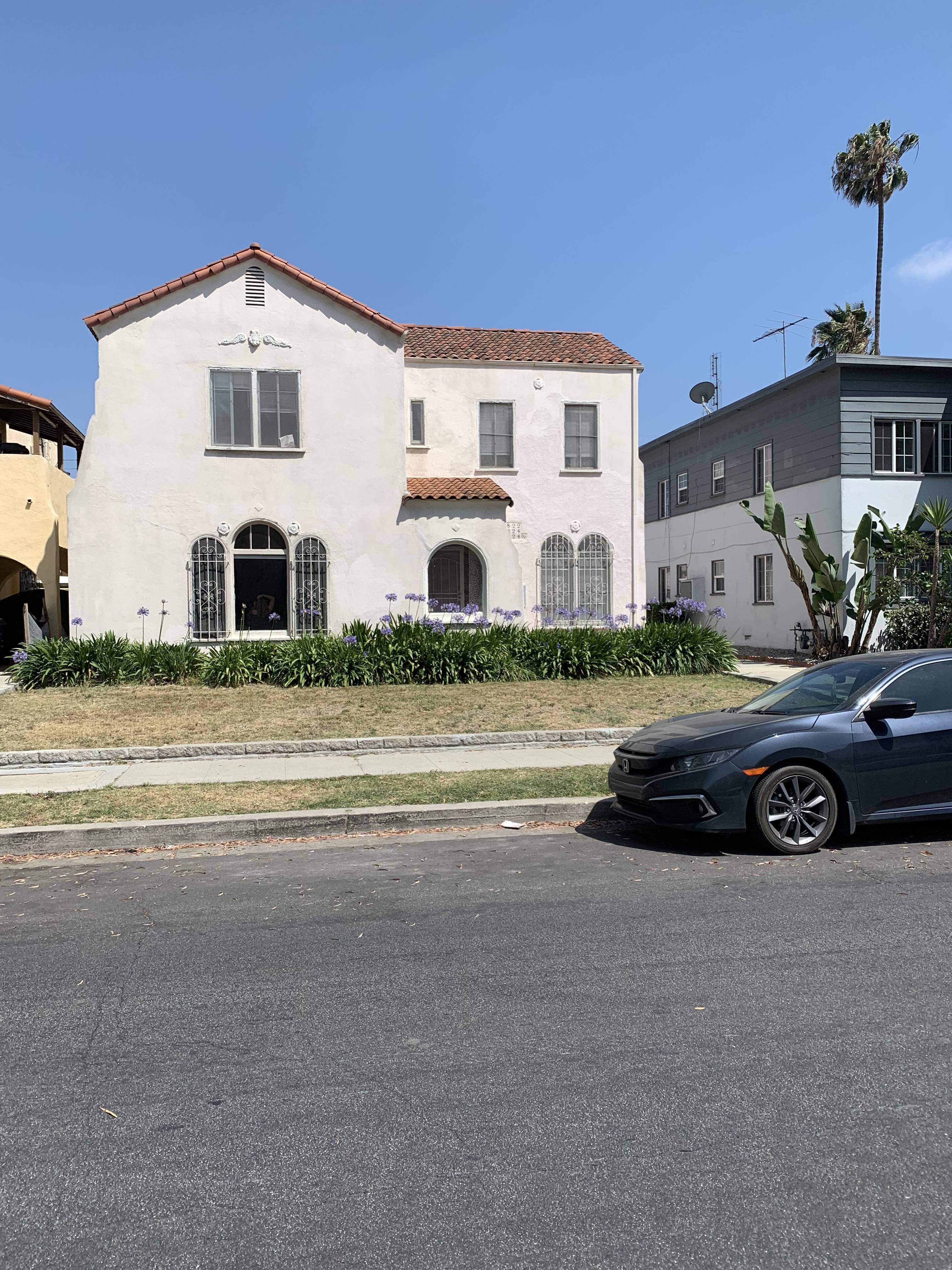 824 South Curson Avenue – photo 1