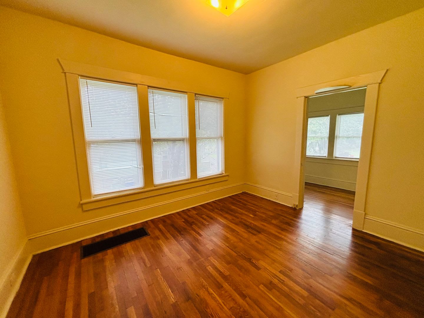 3 Bedroom, 1 Bath House – photo 4