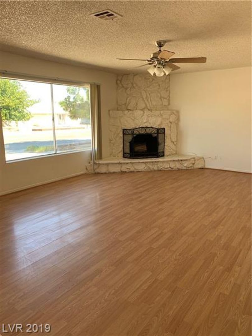 Spacious Single-Story Home with Large Lot & No HOA – photo 3