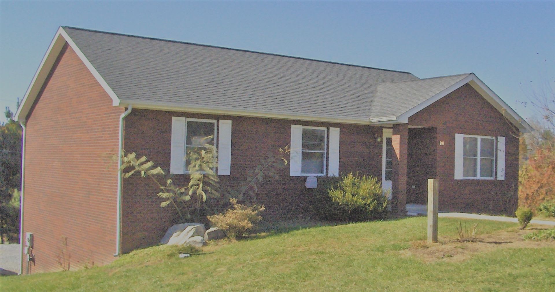 3 Bedroom 3 Bath House With 2 Car Garage – photo 1