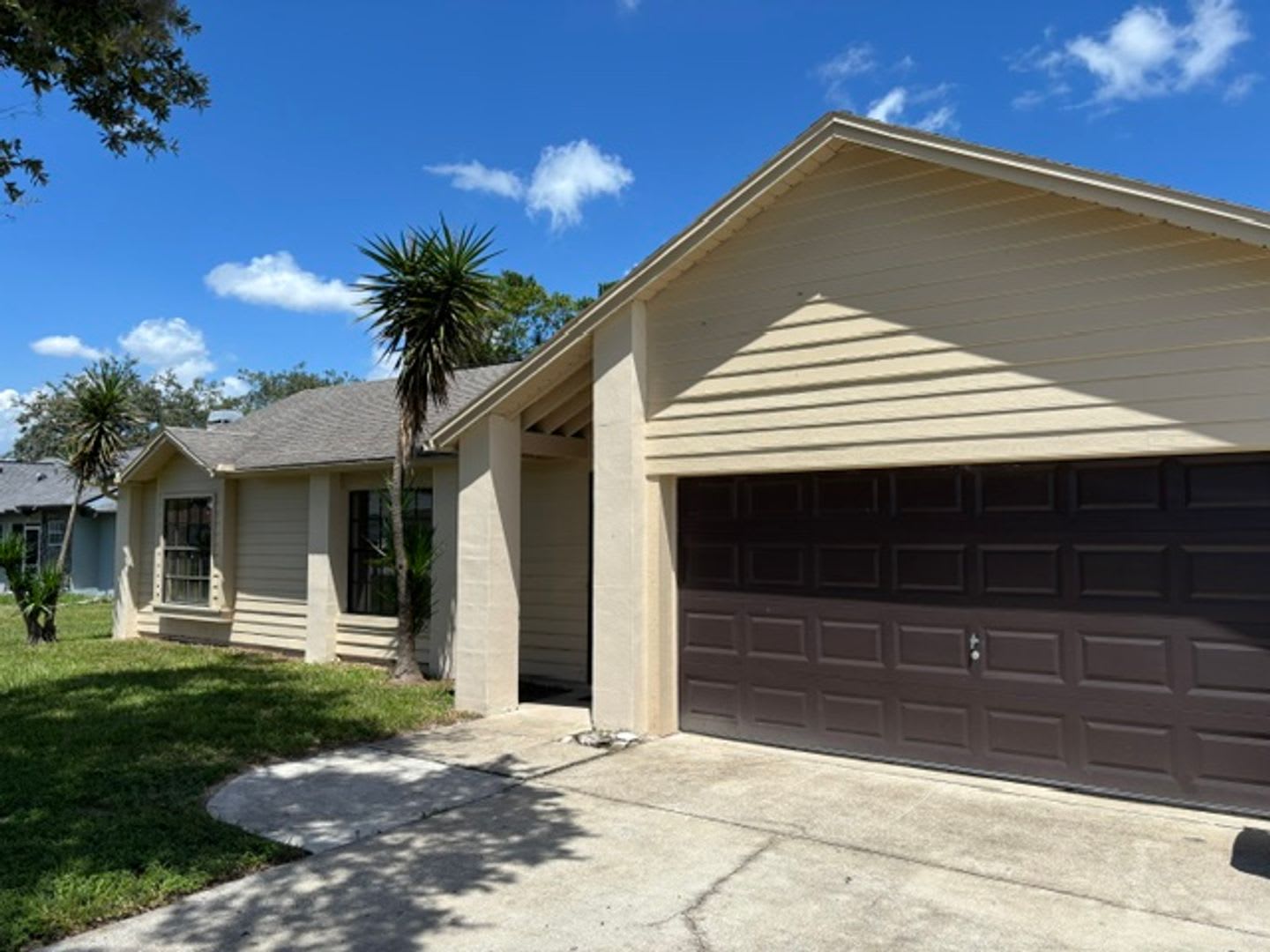 3 Bedroom, 2 Bath, 2 Car Garage Rental – photo 1