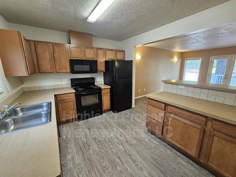1020 NE B St – photo 2